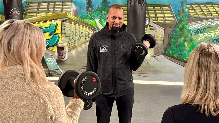Treningen for personer med demens er enkel og variert, og bidrar til både fysisk og mental stimulering. (Foto: Eyvind J. Schumacher, Oslo kommune)