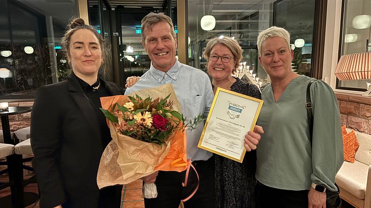 Verksamhetsledare Mikael Eliasson och Marie Eliasson tog emot priset för Årets Kooperativ i Stockholm. Här med Camilla Nordmark och Ulrika Sundqvist, Coompanion Norrbotten.