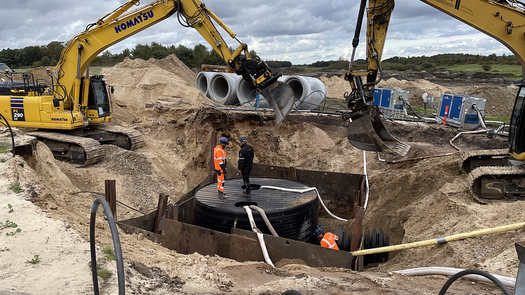 Som følge af stigende regnmængder installerer regnvandsspecialisterne Uponor Infra nu specialudviklede Vortex-brønde i Hjallerup. Foto: Uponor Infra.