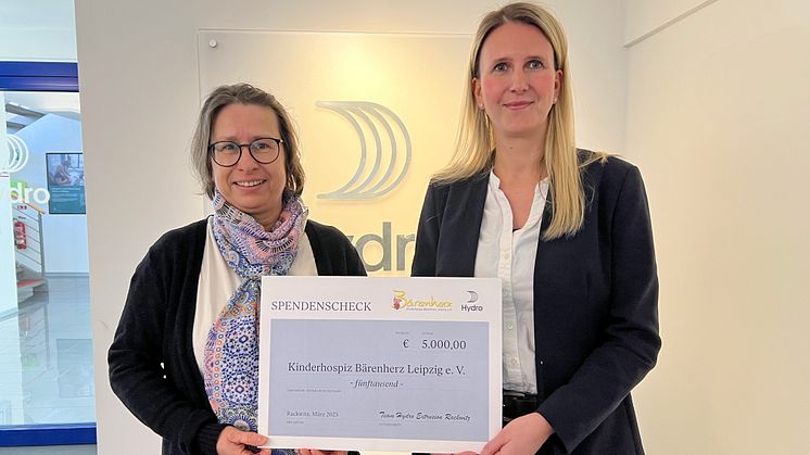 Kerstin Stadler (Bärenherz) und Josephine Noack, Geschäftsführerin Standort Rackwitz