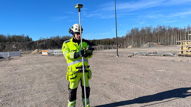 Leica GS05 on kevyt ja kompakti GNSS-vastaanotin kallistuskompensoinnilla.
