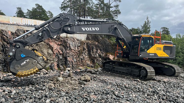 Volvo EC550E och XMOR-skopan - de första spadtagen