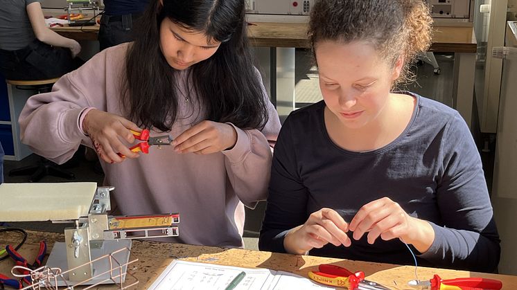 Girls’Day bei LEW: Schülerinnen schnuppern Technik-Luft