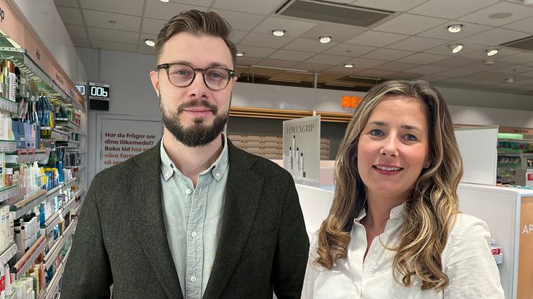 Petter Winter, Kunservicechef och Sofie Almqvist Gärtner, HR-direktör på Kronans Apotek 