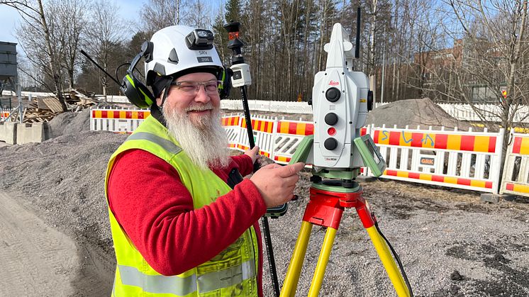 Innovatiivinen edelläkävijä maanmittauksessa: Gert Sarik GeMi Infra Oy:stä hyödyntää Leica MS60 MultiStationin tarkkuutta