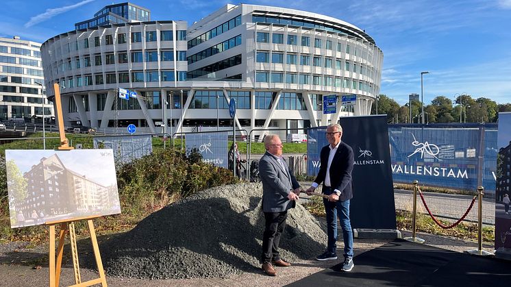 119 lägenheter alldeles i närheten av Mölndals Galleria påbörjades officiellt idag när Mölndals kommunstyrelses ordförande Stefan Gustafsson tillsammans med Hans Wallenstam invigde byggnationen av projektet.