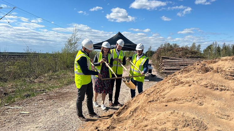 From left to right: Niklas Sörensen, CEO and founding partner Locus Energy; Päivi Karikumpu, Mayor of Nivala; Jussi Jyrinsalo, Senior Vice President at Fingrid; Ibrahim Baylan, Ingrid Capacity Board Member and former Energy Minister of Sweden