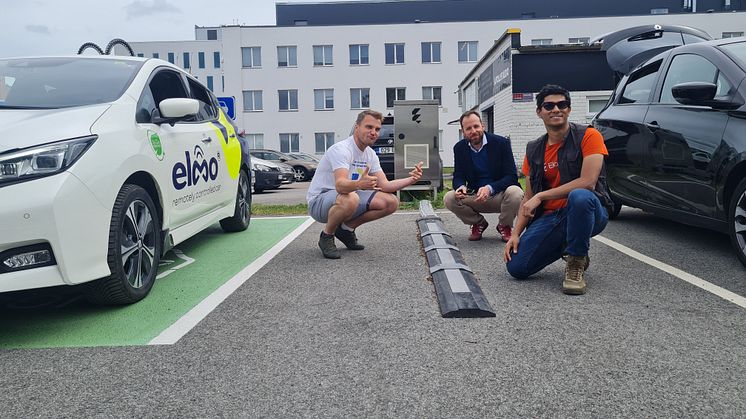 Enn Laansoo Jr VD & medgrundare Elmo, Andrea Costa Innovation Officer från EIT Urban Mobility och Archisman Datta projektledare Elonroad under invigningen i Tallinn.