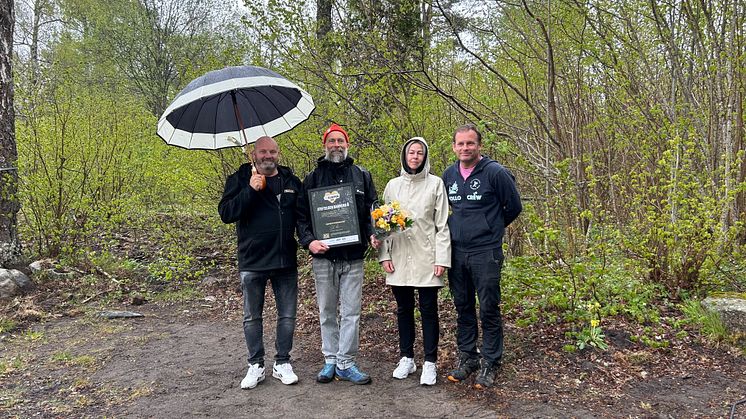 Från vänster, Krister Hagman, Säljchef XL-BYGG Pousette, Niklas Rubin, VD Stiftelsen Barnens ö, Helen Pousette, VD XL-BYGG Pousette, Anders Hedlund, Projektansvarig Stiftelsen Barnens Ö.