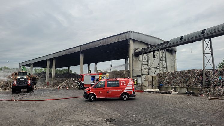 Brand in Veolia-Anlage: Akute Gefahr durch Fehlwürfe