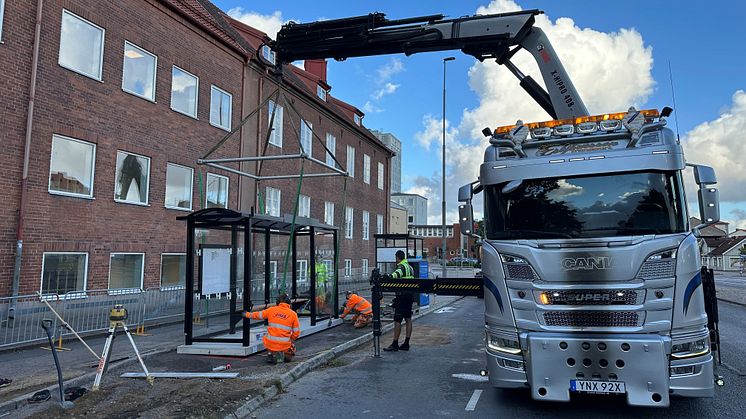 Nya väderskydd i Halmstad.