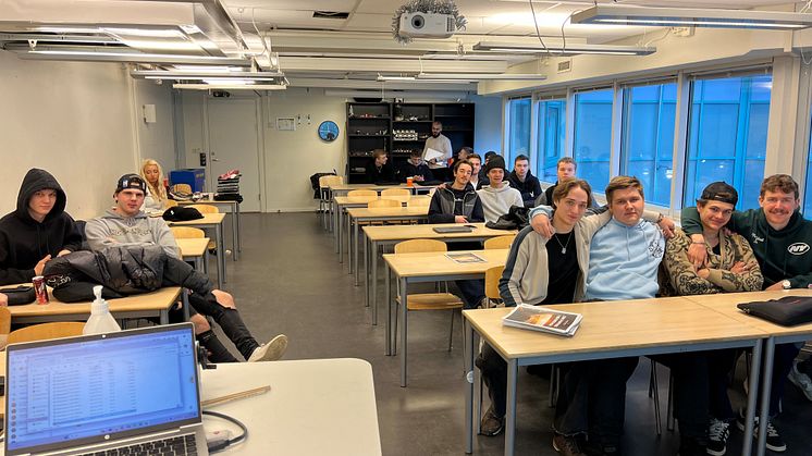 Föreläsning för engagerade elever på på Praktiska gymnasiet i Nacka Strand. Foto: Bo Ericsson
