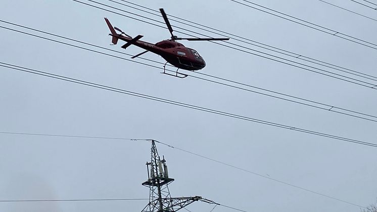 Überblick aus der Luft: SH Netz kontrolliert rund 350 Kilometer Hochspannungsleitungen in Schleswig-Holstein per Helikopter