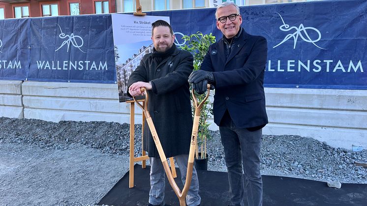 Idag tog Johannes Hulter, ordförande stadsbyggnadsnämnden i Göteborgs stad, tillsammans med Hans Wallenstam, vd för Wallenstam, det första spadtaget för kvarter 1, Stråket i Kallebäcks Terrasser.