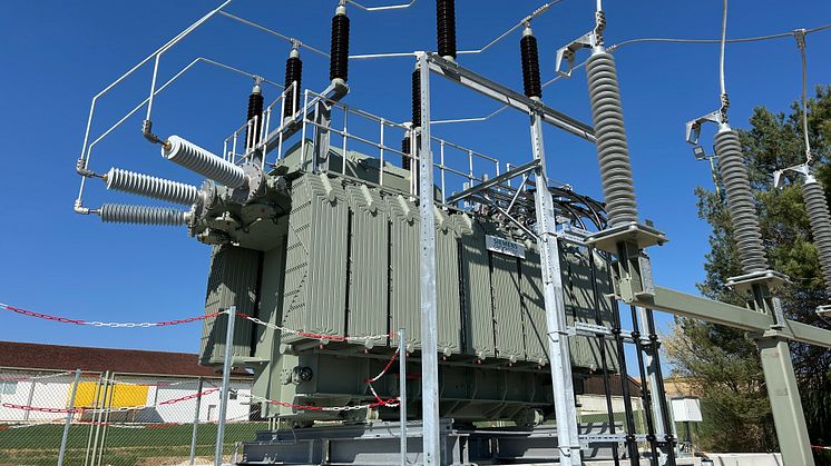 Durch den neuen Transformator verstärkt LVN das Umspannwerk und erhöht die Übertragungsleistung um das Dreifache