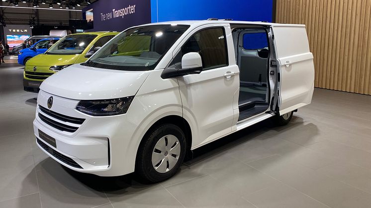 Den nye e-Transporter kommer med tre motorvarianter, to karrosserilængder og en rækkevidde op til 330 km (WLTP)