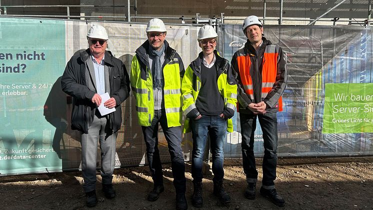v.l.: Olaf Kruse, Bürgermeister Sehne, Rainer Schmittdiel, Technikvorstand Avacon, Christoph Seffner, Geschäftsführer Avacon Data Center, Sebastian Lissek, Geschäftsführer Avacon Data Center  