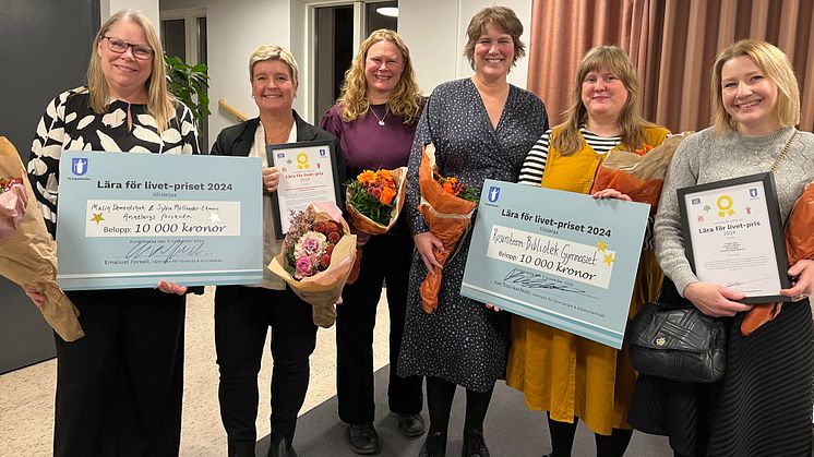 Malin Dementshuk och Sylvia Mellander-Ekman, pedagoger på Annebergs förskola samt bibliotekarierna vid Elof Lindälvs gymnasium och Aranäsgymnasiet; Josefin Möller, Victoria Gabrielsson, Frida Udd och Nina Palm, får Lära för livet-priset 2024
