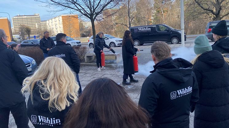 Praktisk övning med brandsläckare.