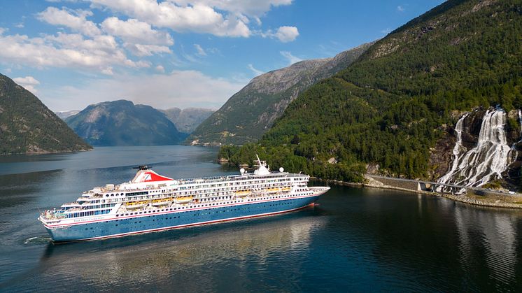 Balmoral cruising by Furebergsfossen waterfall, Norway.jpg