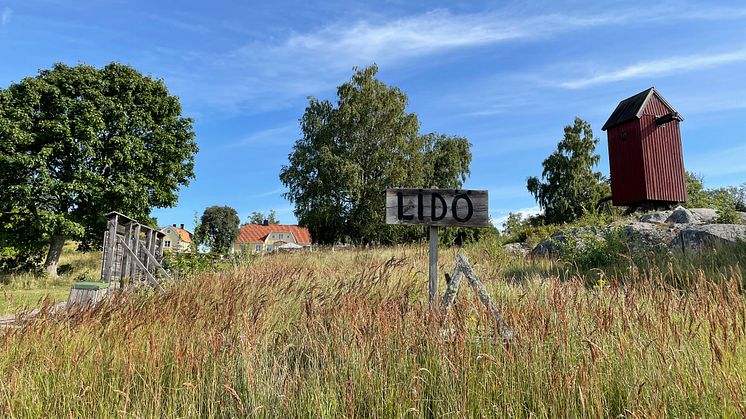 På Lidö finns en av flera etapper som ligger på öar i Norrtälje kommun. På ön finns Lidö värdshus, pensionat, stugor, glamping, lantbrukare och en fantastisk natur.