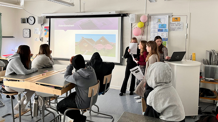 Klass 6A i Rosvik har prisats för sina smarta samhällslösningar. Här presenteras det i Minecraft.