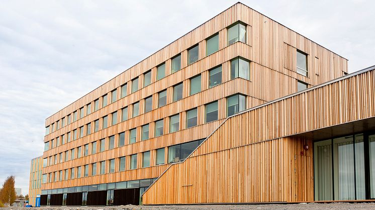 Konsthögskolans byggnad på Konstnärligt campus där kandidatprogrammet inleder examensveckorna med flera pressvisningar och event.