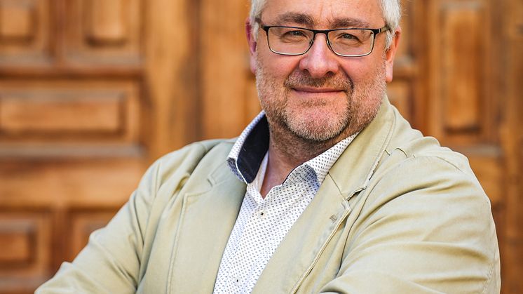 "ArrowSpheres utökade generativa AI-verktyg kommer att markera ett skifte i hur våra återförsäljare/partners kan interagera med sina kunder", säger Eric Gourmelen, vice president och Chief Technology Officer, Global ArrowSphere Cloud & AI. 