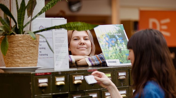 Illustrasjonsbilde til Deichman dyrker. Kaja Aas Ahnfelt og Andrea Søgnen Tveit. Foto: Kristian Ulyses Andaur
