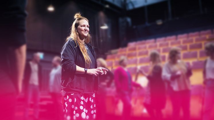 Dramapedagog Malin Byman håller i teaterkurserna under våren 2025