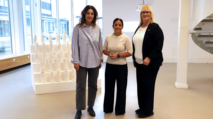 Miriam Andersson Blecher, Parisa Liljestrand och Stina Lundgren i Botkyrka konsthall