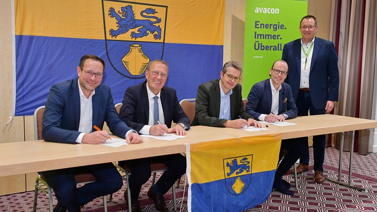 v. l. Technikvorstand Rainer Schmittdiel, Bürgermeister Thomas Maack, Geschäftsführer Frank Schwermer, Matthias Gierke und Hans-Hermann Zetsche, Kommunalreferent Lüneburg / Foto: Michael Behns