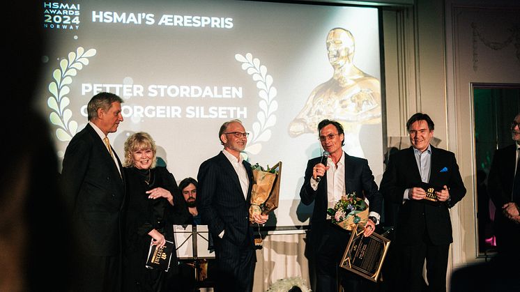 FIKK PRIS: Torgeir Silseth og Petter A Stordalen fikk HSMAI's ærespris. 