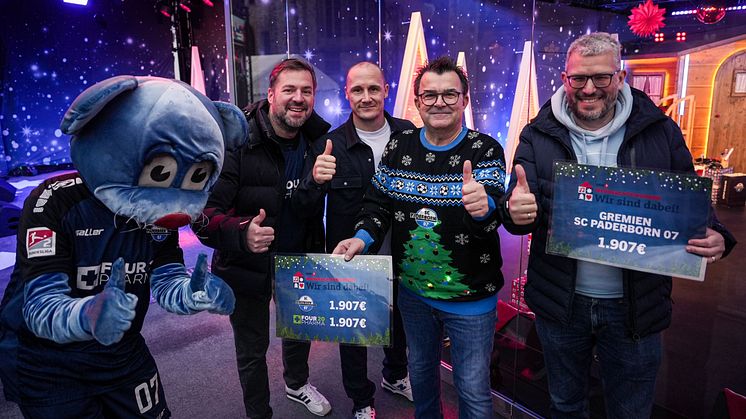 V.l.n.r.: Maskottchen Holli (SCP07),  Wilhelm Schoening (CFO, Four 20), Sven Michel (Stürmer, SCP07), Martin Hornberger (Geschäftsführer, SCP07), Stefan Rees (Aufsichtsratsvorsitzender, SCP07)
