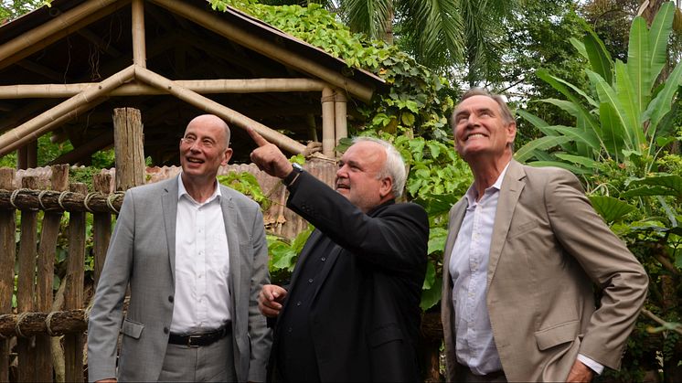 Weggefährten des "Zoo der Zukunft" (v.l.): Wolfgang Tiefensee, Jörg Junhold und Burkhard Jung - Foto: Lisett Leonhardt