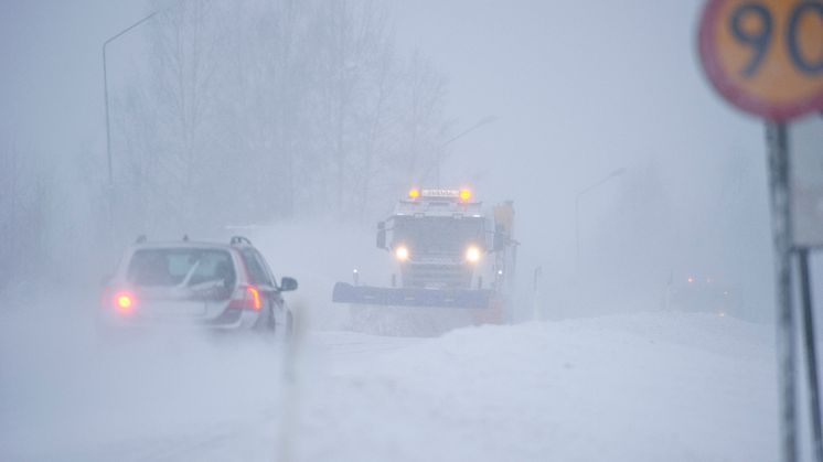 Vinterväg - snöröjning1 - foto - Patrick Trägårdh.JPG