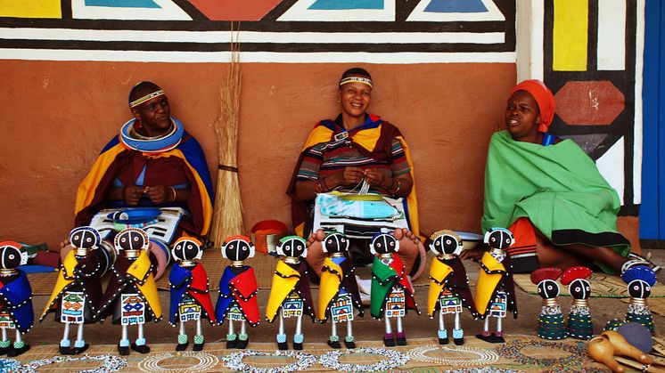Initiativet syftar till att stärka lokala konstnärer och hantverkare, särskilt kvinnor och ungdomar, från landsbygdsdestinationer i utvalda afrikanska länder.