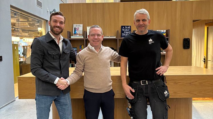 Linus Book (förvaltare, Svenska Hus), Jörgen Dahlström (säljare, bemt AB) och Robin Stefancic (drifttekniker, Svenska Hus) ser fram emot att ge hyresgäster i Skåne ren och frisk inomhusluft.