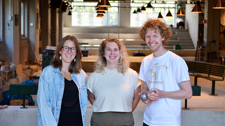 Paulina Ek, Sara Bergman och Måns Daniel ser fram emot nyöppning och ytterligare 10 år för Boulebar Liljeholmen.