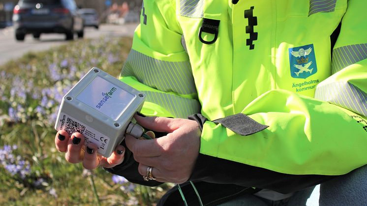 Fuktmätarna är trådlösa, energisnåla dosor som skickar data via det så kallade LoRa-nätet som tillhandahålls av Bjäre Kraft.