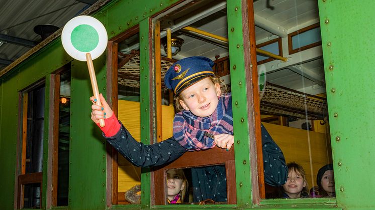 Mit Volldampf voraus geht es bei der interaktiven Kinderführung im Spreewald-Museum. Foto: Peter Becker. 