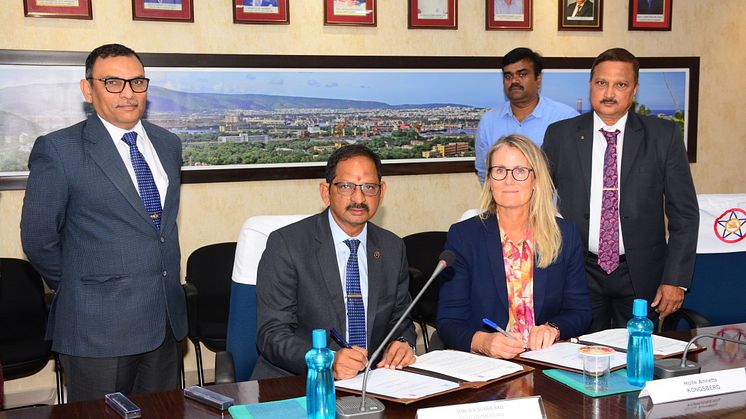 From left to right: Capt (IN Retd) Venkateshwarlu - HSL; DV Subbarao - HSL; Annette Holte – Kongsberg Maritime; Ajay Upadhayay - Kongsberg Maritime; (Behind) MV Ravikiran - HSL