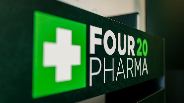 Das Foto zeigt das Logo von Four 20 Pharma