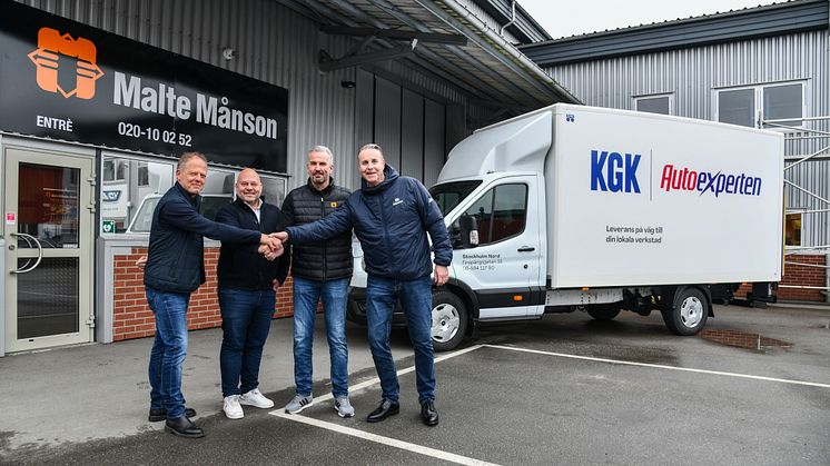 Från vänster: Johan Gimling, Distriktschef KGK | Autoexperten; Staffan Lindewald, vd Malte Månson Group; Fredrik Nilsson, Inköpschef Malte Månson Group; Anders Nilsson, Försäljningsdirektör KGK | Autoexperten