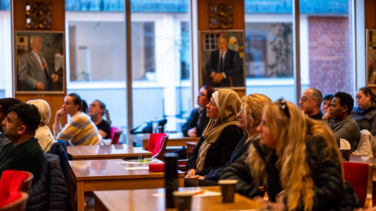 Personal från Burlövs kommuns särskilda boenden och hemvården fyllde Stora Sessionssalen i Medborgarhuset.