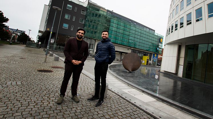 Mäklaren Mohammad Omran och Bakthiar Mohammad.