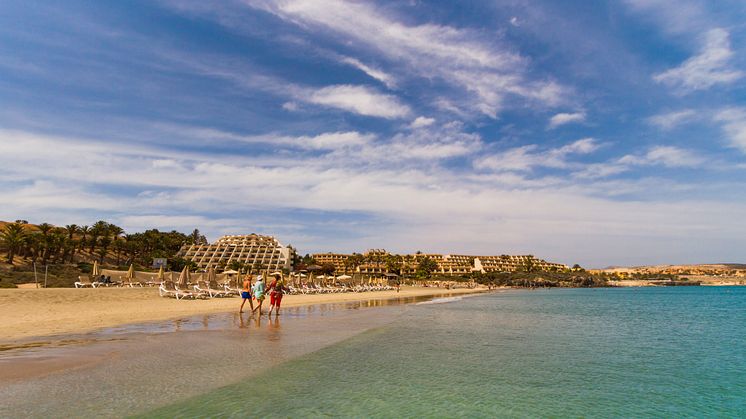 Costa Calma, en oas på Fuerteventura med gyllengula stränder, perfekt för avkoppling, vindsurfing och familjer. Foto: Canary Islands Tourism.