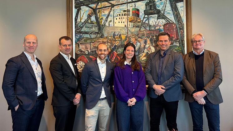 Fr.v.: Magnus Johansen (CEO, Solgrid), Christian Düring (Uniper), Rikard Nylander (Sverigesjef, Solgrid), Caroline Bernert (Uniper), Gard Asak (økonomidirektør, Solgrid), Johnny Andersson (Uniper)