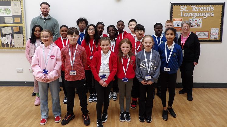 Students from the school banks with Pollok Credit Union Chair Shaun Quinn (left) and ng homes Chair Catherine Rossine (right)
