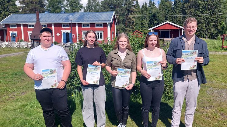 STIPENDIATERNA. På bilden från vänster: Timo Lindbäck, Linnea Edelbro, Tyra Lundbäck Rimforsen, Sigrid Silfver och Isak Lundberg.